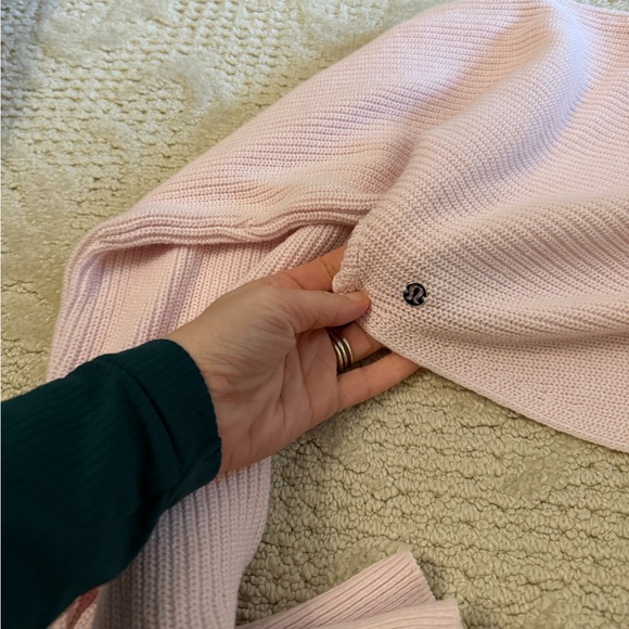 Lululemon Cotton-blend Mockneck Knit
Shrug - Blissful Pink size XS NWT - Picture 5 of 6